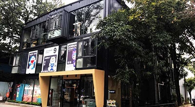 Calles comerciales hechas con contenedores marítimos